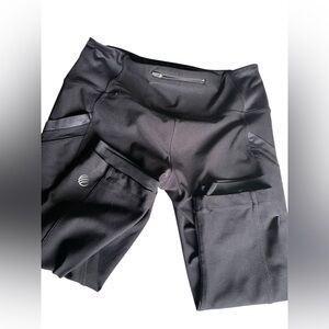 MPG leggings Black Sheer fabric details at waist/pockets & at leg edges 
MED/EUC